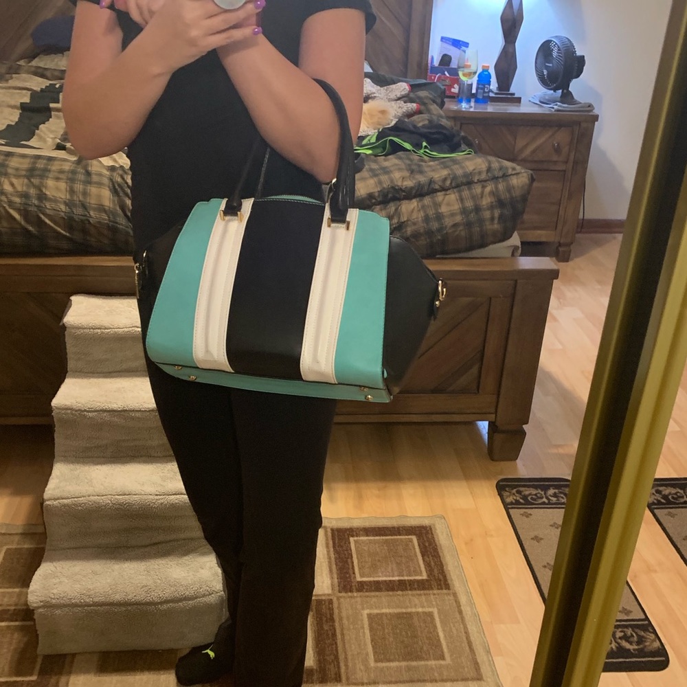 Stylish tote!!